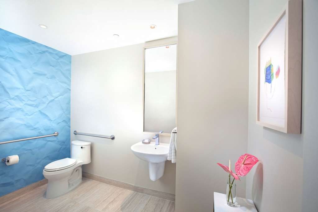 Фото Hall Arts Hotel Dallas, Curio Collection by Hilton