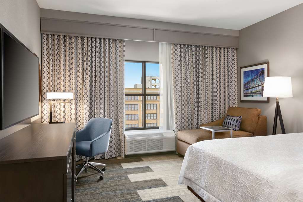 Фото Hampton Inn & Suites Kansas City Downtown Crossroads