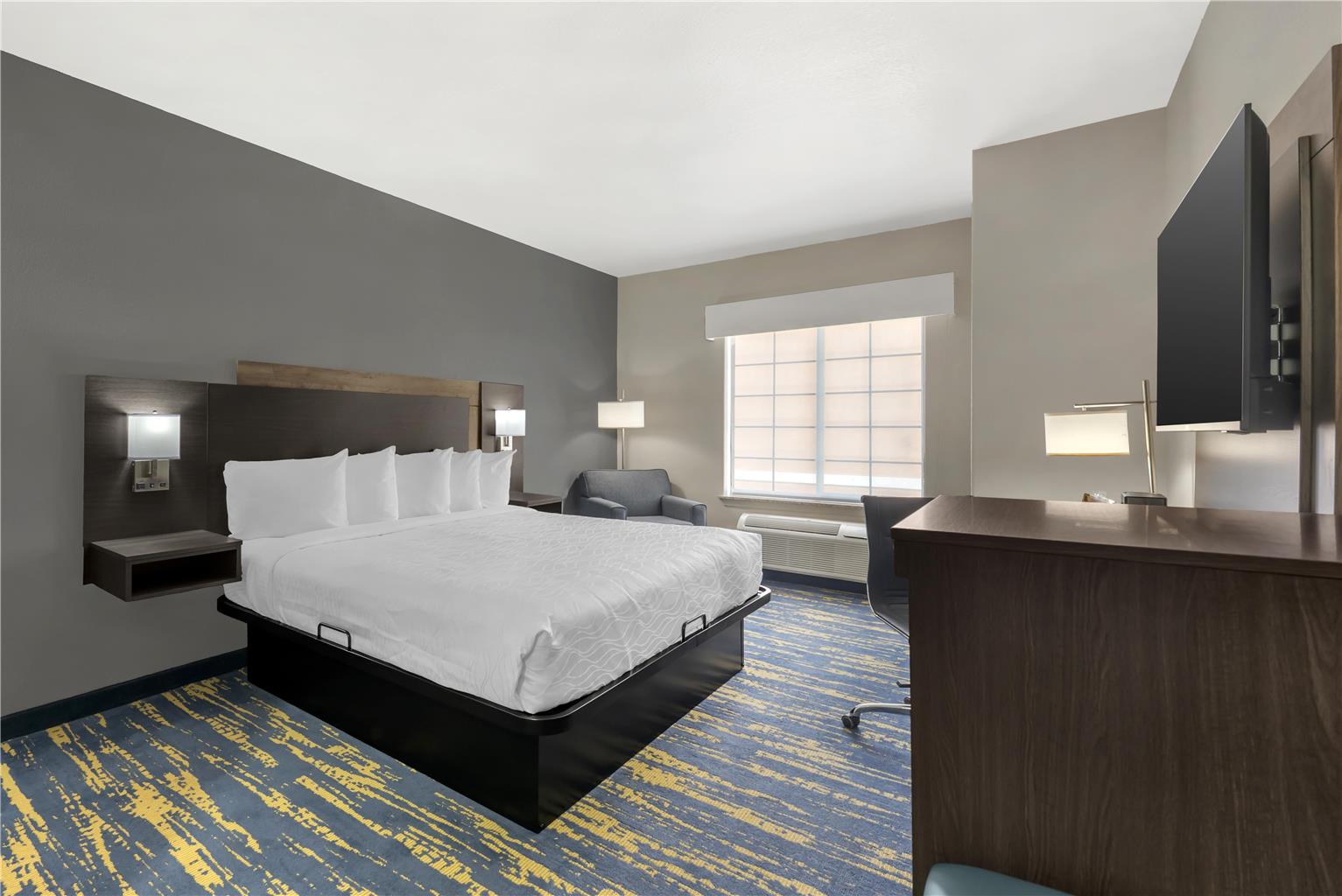 Фото SureStay Plus Hotel by Best Western San Antonio SeaWorld