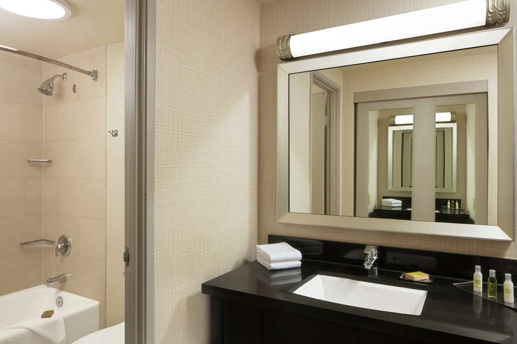 Фото Doubletree by Hilton Hotel Circle