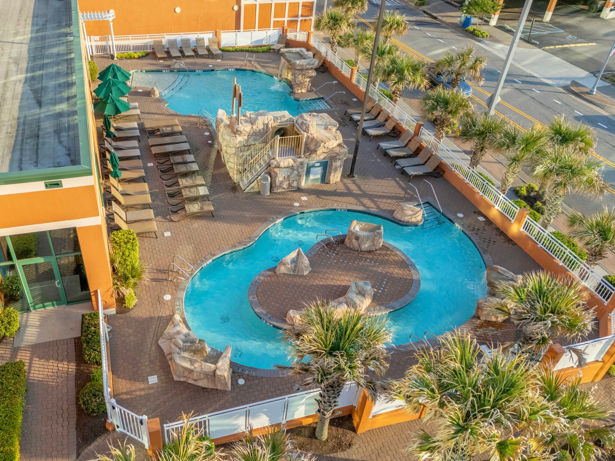 Фото Holiday Inn & Suites Virginia Beach North Beach, an Ihg Hotel