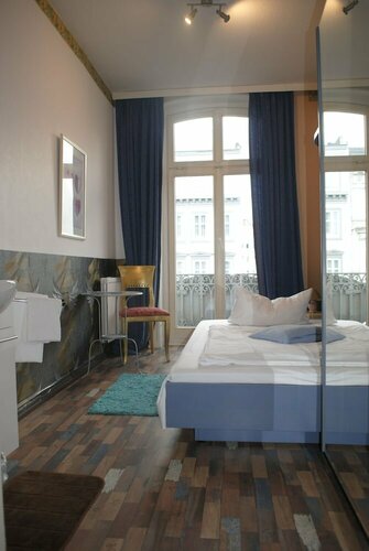 Гостиница Hotel Village в Гамбурге