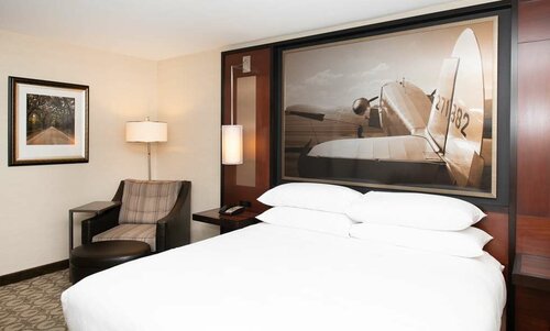 Гостиница DoubleTree by Hilton Hotel and Suites Charleston Airport в Гус-Крик