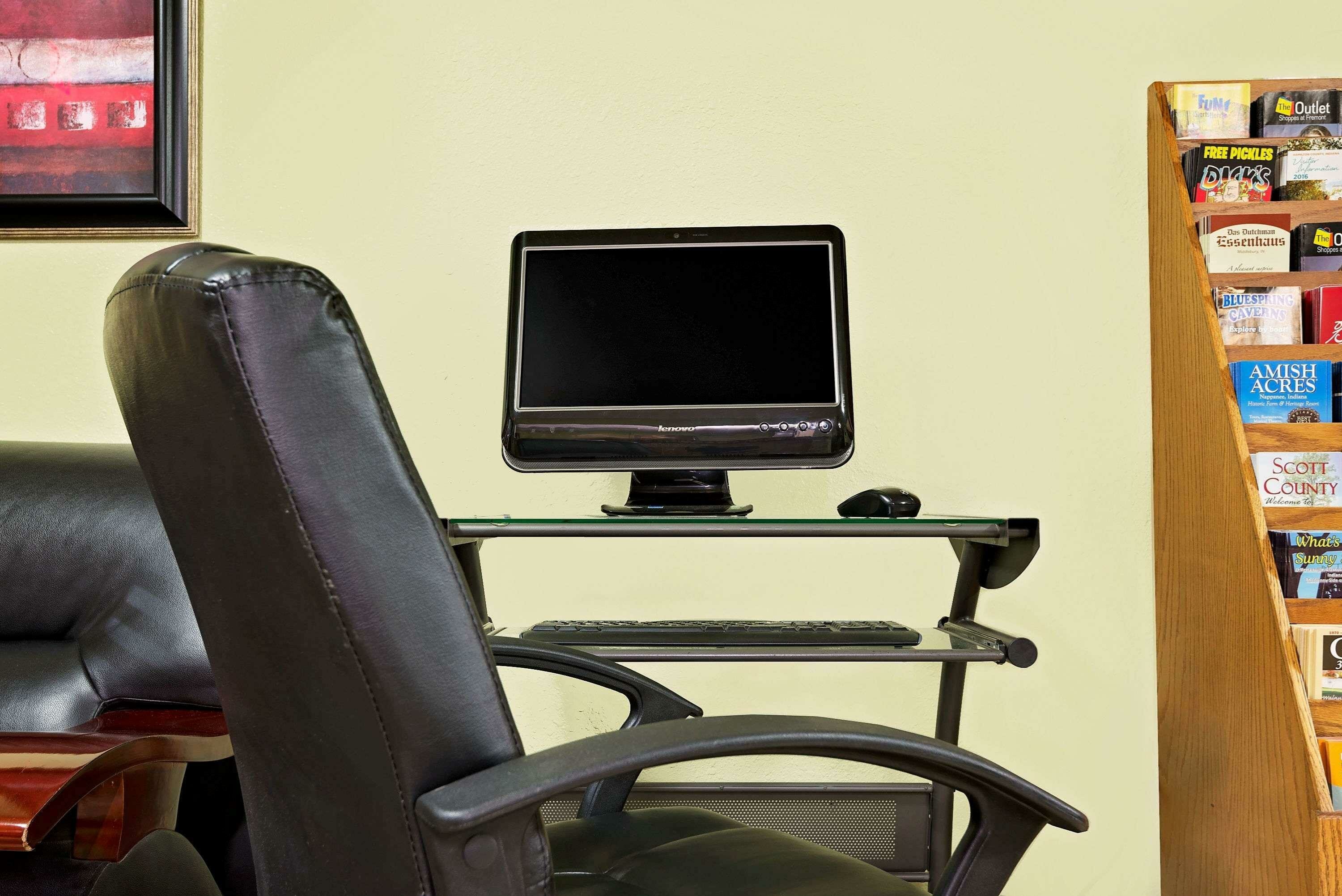 Фото Super 8 by Wyndham Muncie/Ball St. College Area