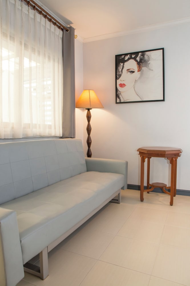 Фото S Lodge Pattaya