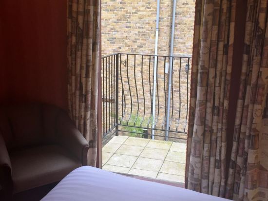 Фото Cotswold Lodge Hotel