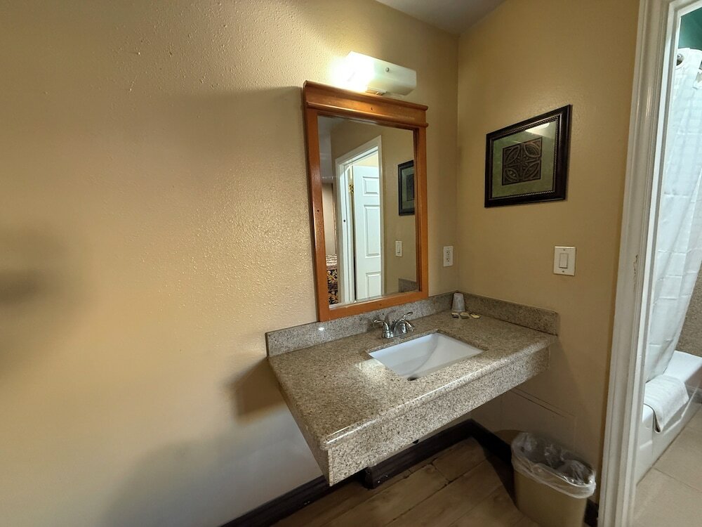 Фото Rocky Inn