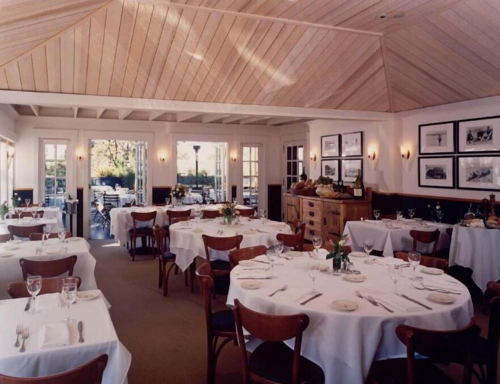 Фото Tally Ho Inn