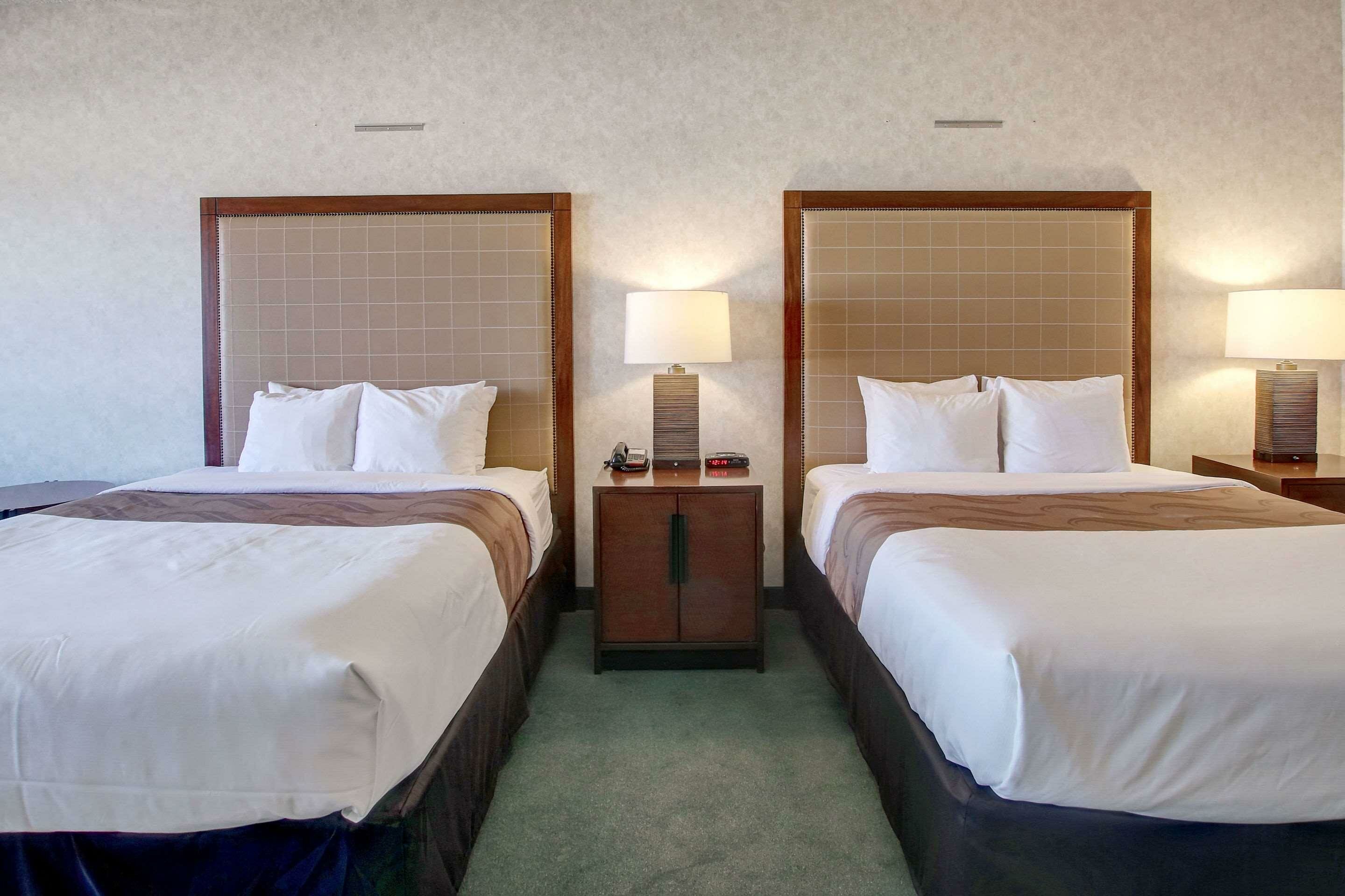 Фото Ramada by Wyndham Nisku Edmonton Airport