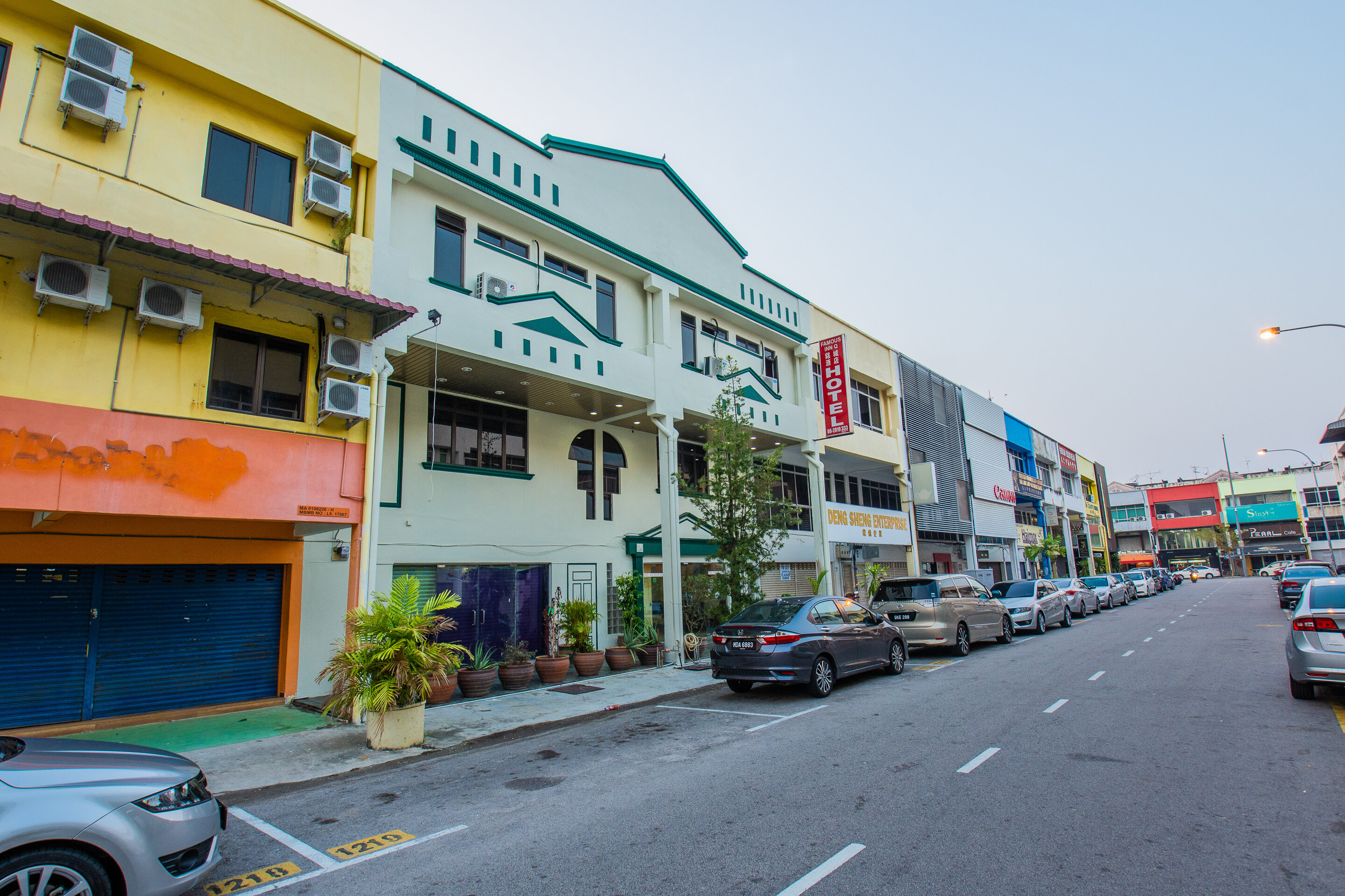 Фото Oyo 764 Hotel Famous Inn