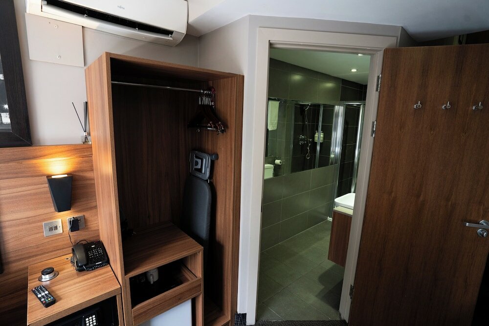 Фото London Court Hotel