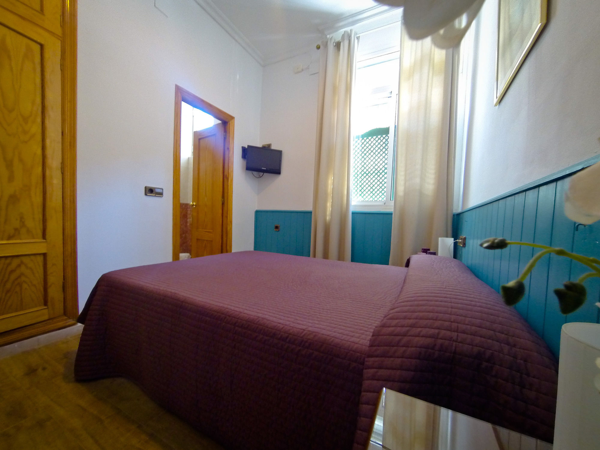 Фото Hostal La Muralla
