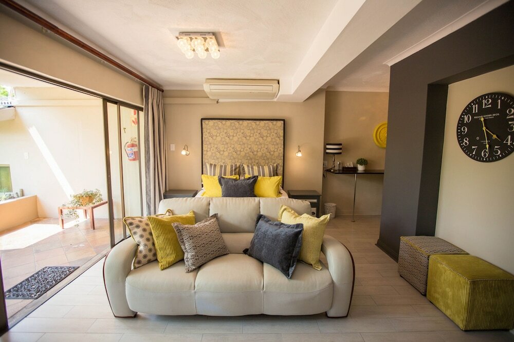 Фото La Roca Guesthouse