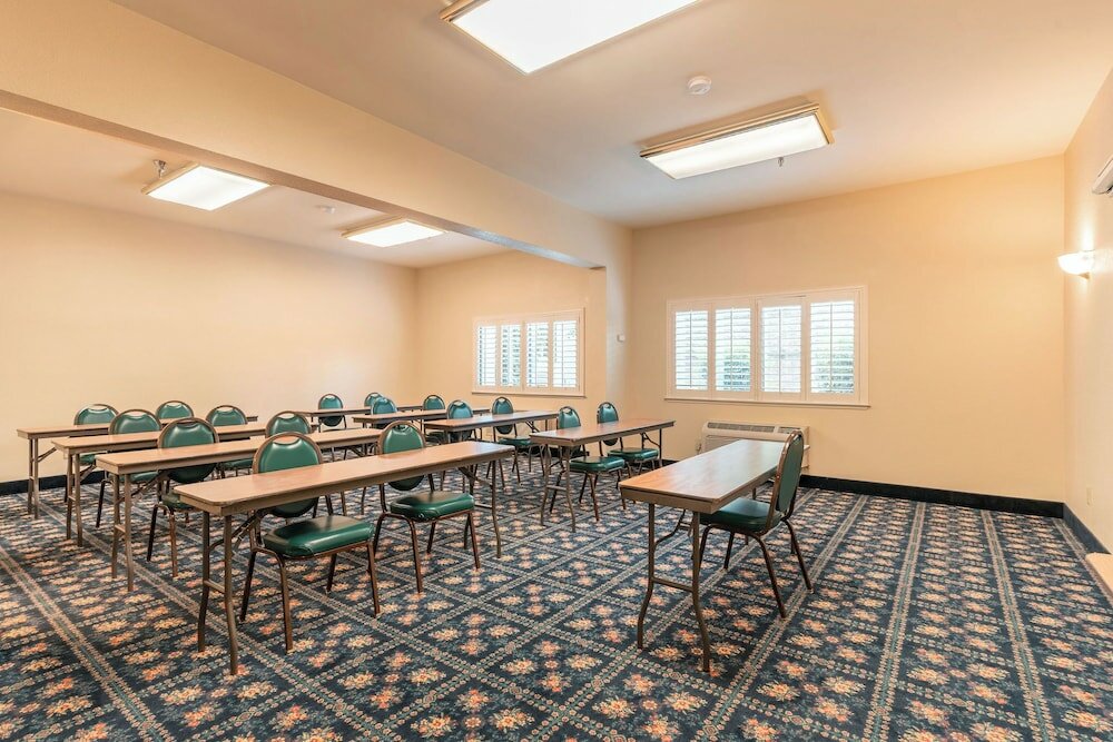 Фото Governors Inn Hotel