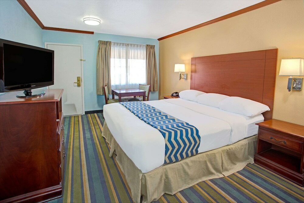 Фото Travelodge by Wyndham Bishop
