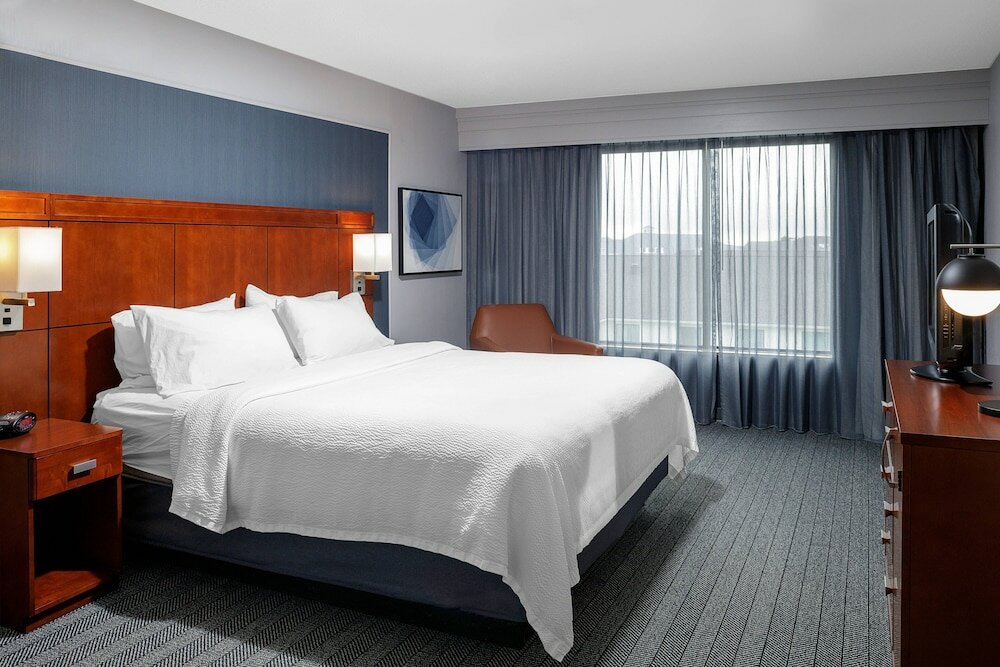 Фото Courtyard by Marriott Long Island MacArthur Airport