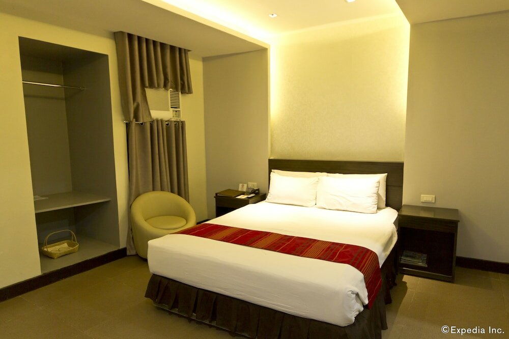 Фото Castle Peak Hotel