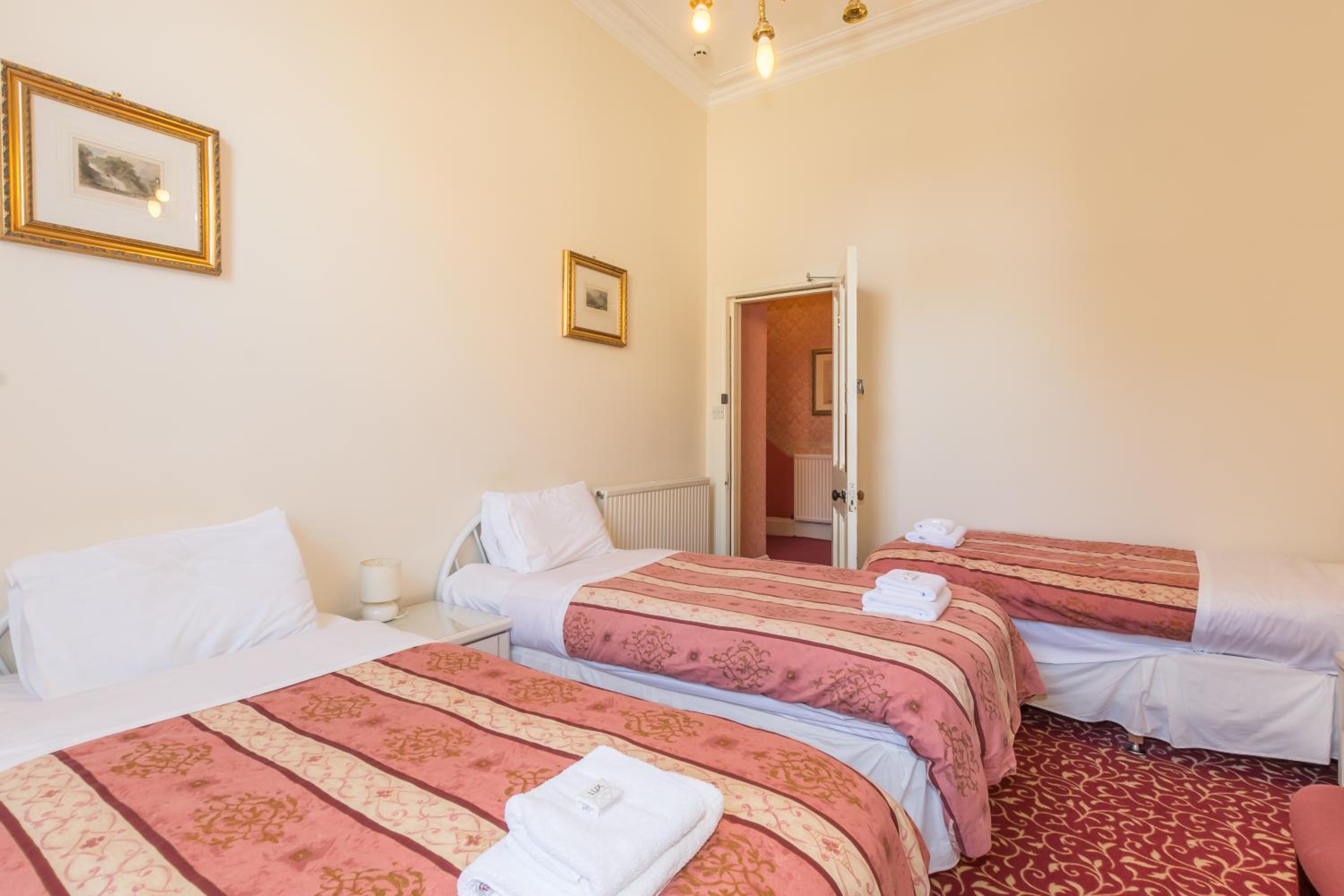 Фото Menzies Guest House