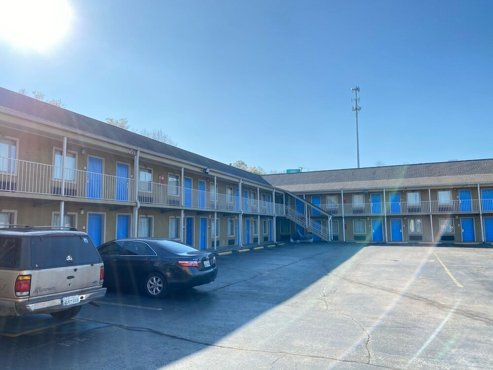 Фото Quarters Inn & Suites