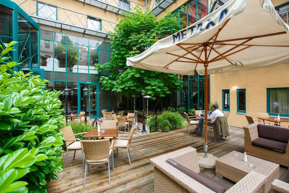 Фото отеля 2