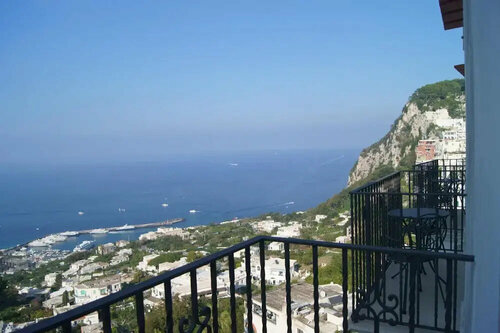 Внешний вид отеля Albergo La Prora в Капрях, фото 3