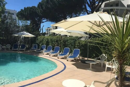 Гостиница Hôtel Les Rives Bleues в Ла-Гран-Мот