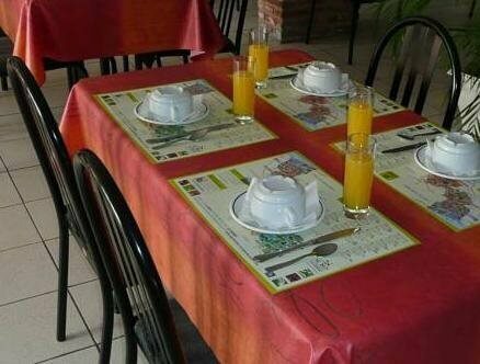 Гостиница Hôtel Les Paturelles в Авене-сюр-Эльпе