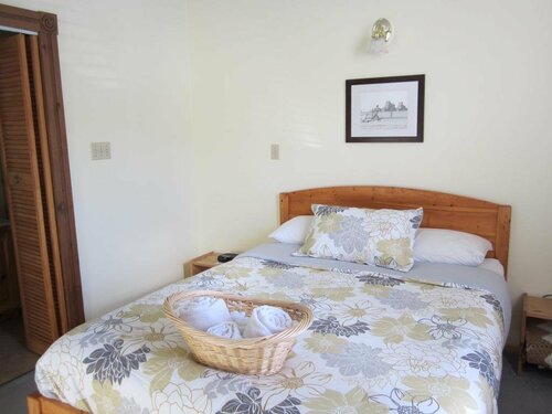 Гостиница 5th Avenue Bed & Breakfast в Доусоне