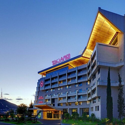 Гостиница Sheraton Grand Tbilisi Metechi Palace в Тбилиси