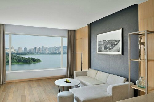 Гостиница The Westin Mumbai Powai Lake в Мумбаи