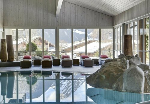 Гостиница Huus Gstaad в Занене