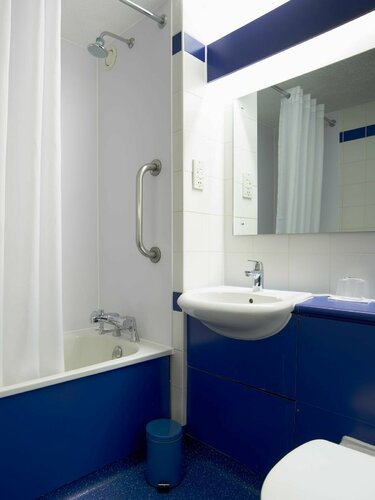Гостиница Travelodge Guildford в Гилфорде