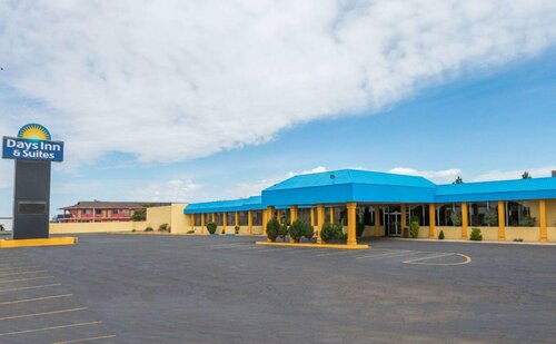Гостиница Days Inn & Suites by Wyndham Clovis в Кловисе