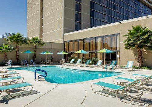 Гостиница Hilton Sacramento Arden West в Сакраменто