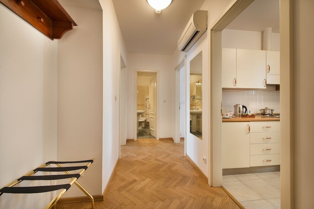 Фото Hotel Suite Home Prague