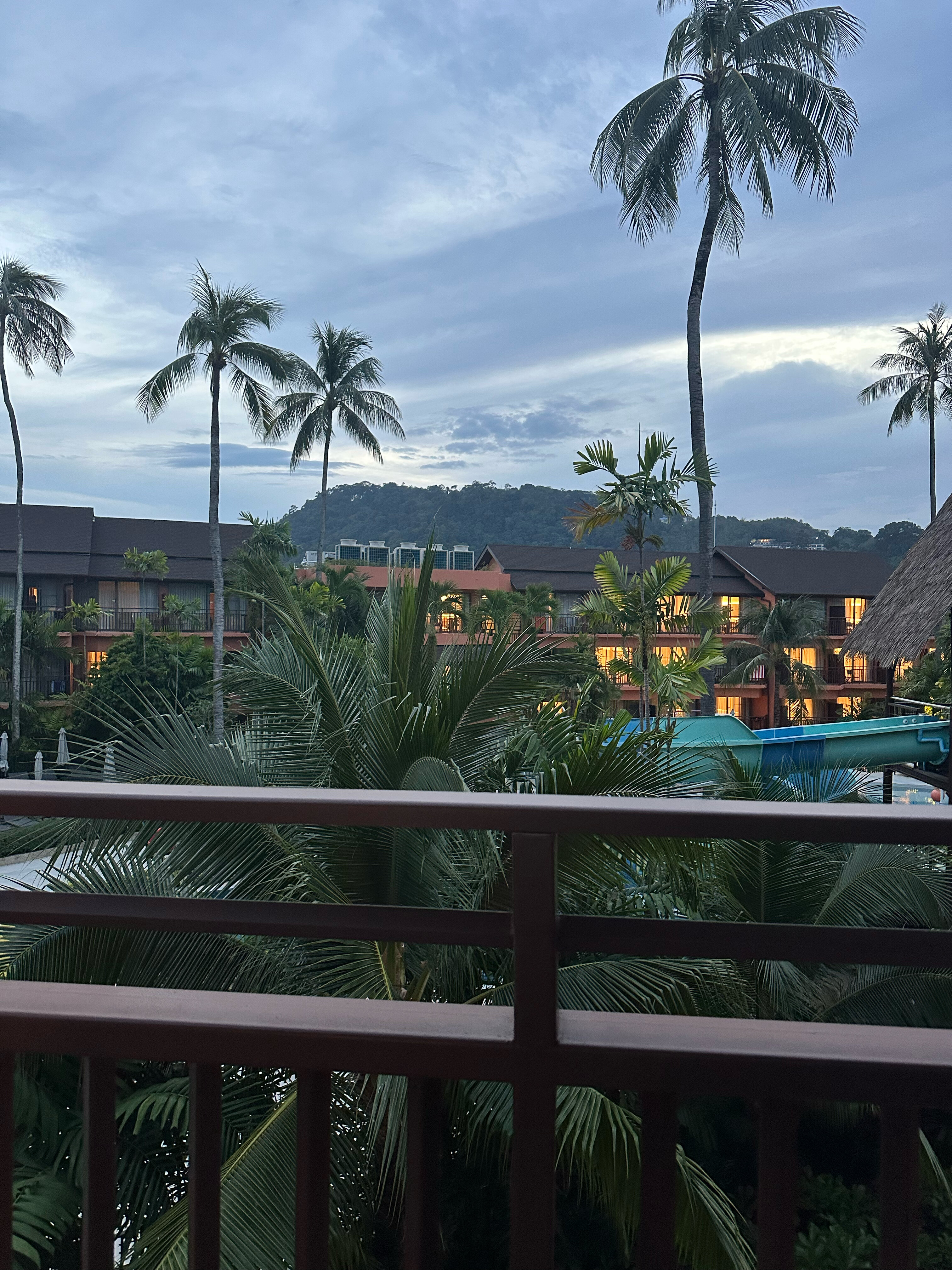 Фото Courtyard by Marriott Phuket Patong Beach Resort