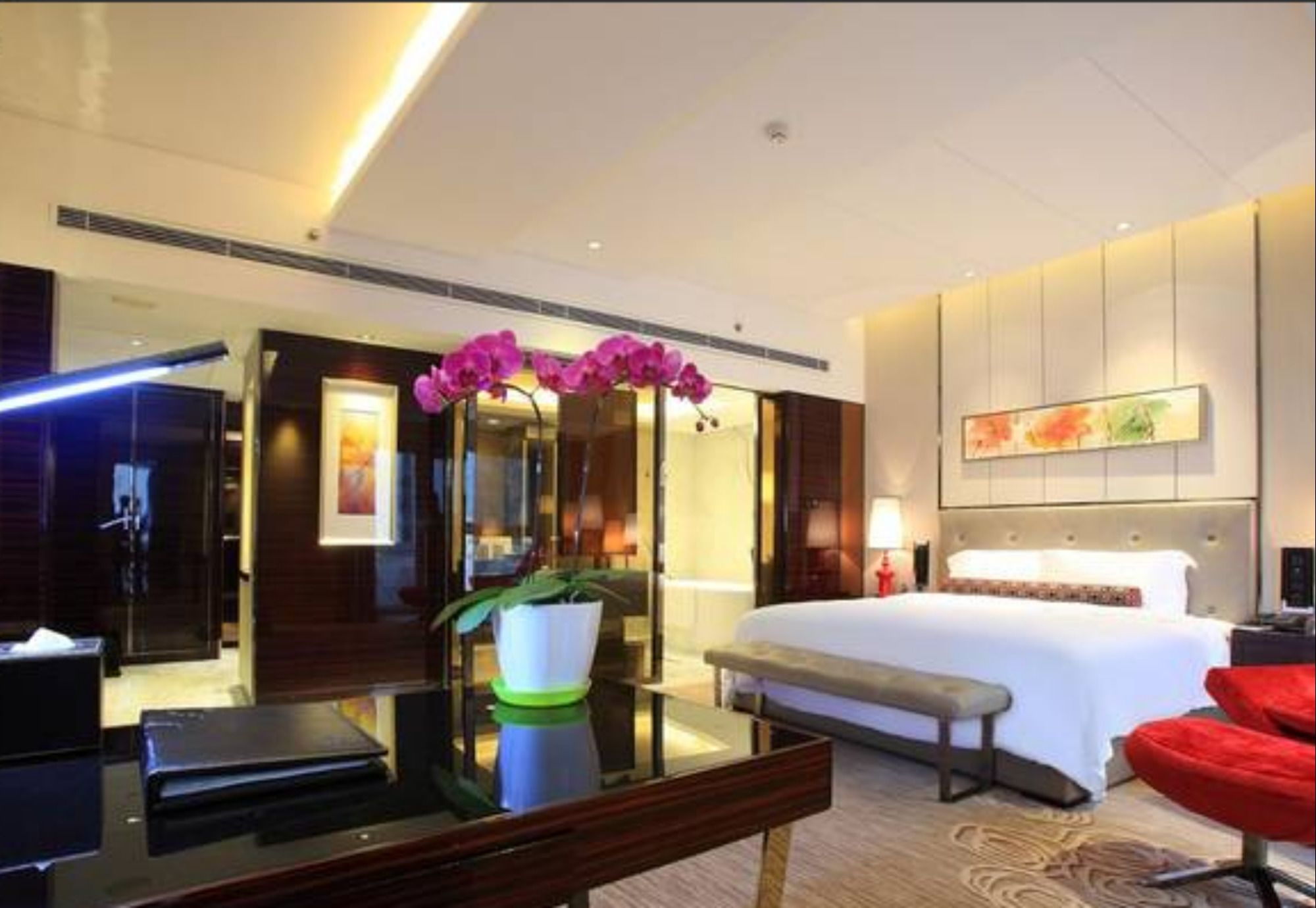 Фото Vaya International Hotel