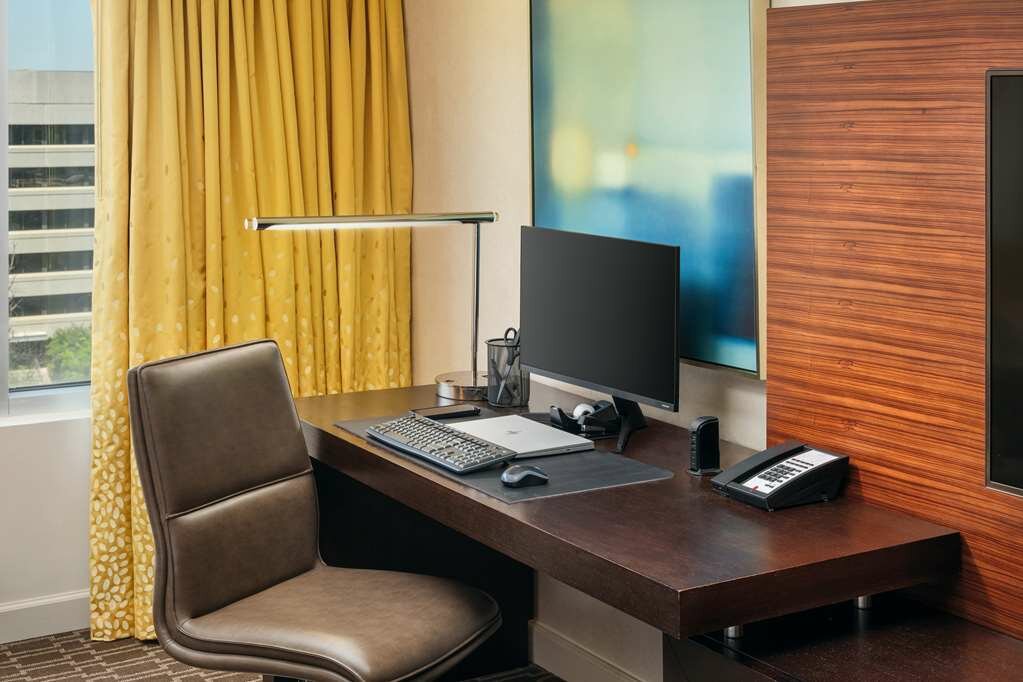 Фото Hilton McLean Tysons Corner