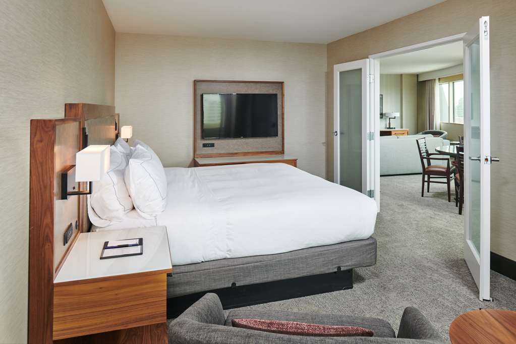 Фото DoubleTree by Hilton Fullerton