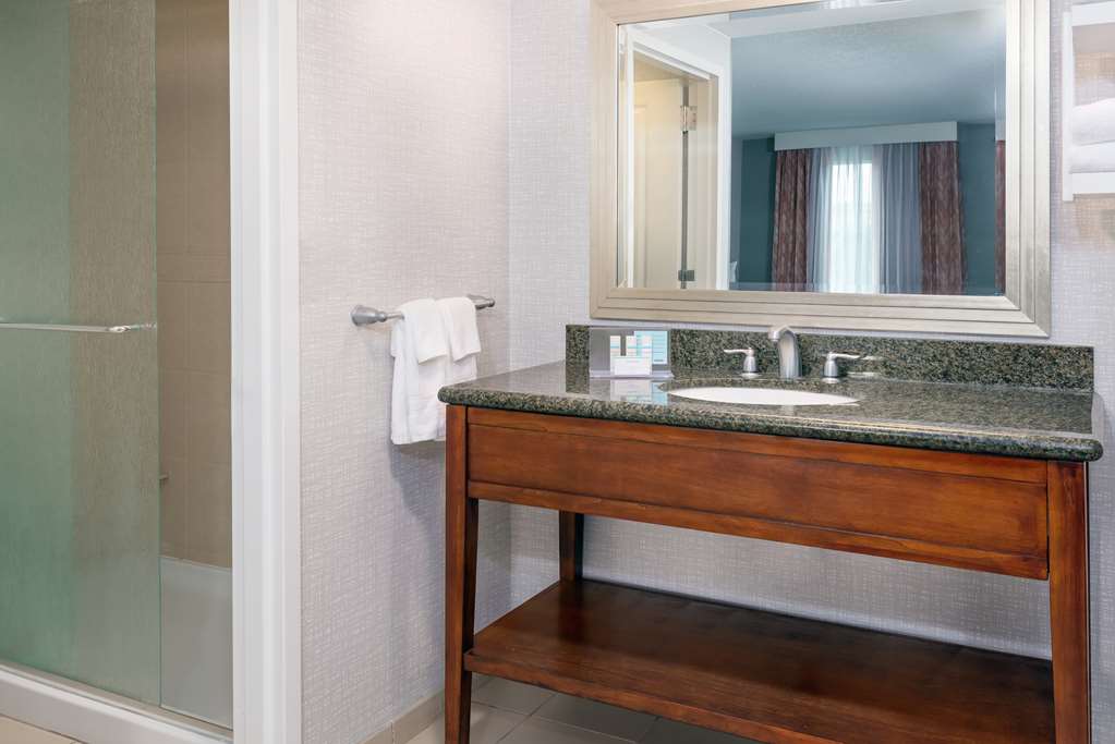 Фото Hampton Inn & Suites Orlando Airport @ Gateway Village