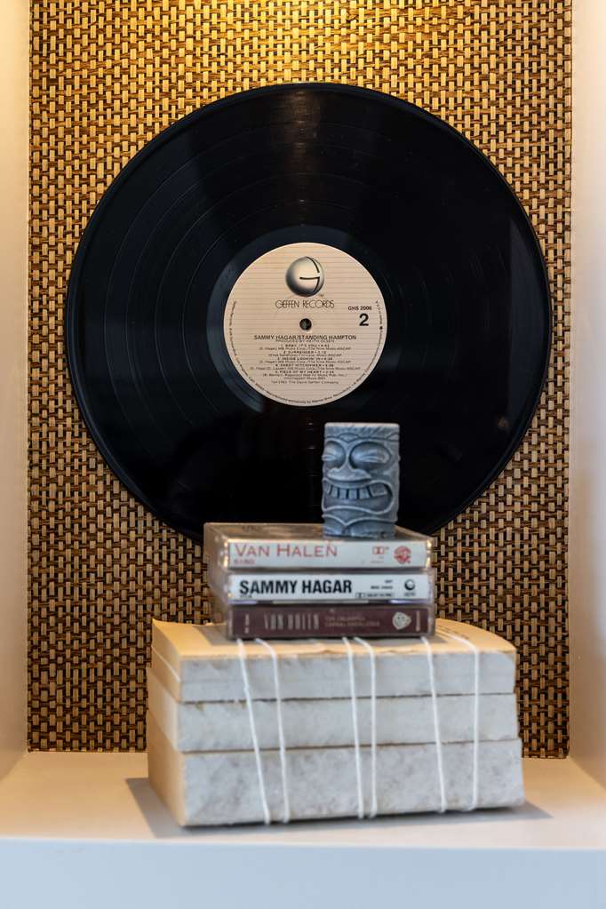 Фото The Waterfront Beach Resort, A Hilton Hotel