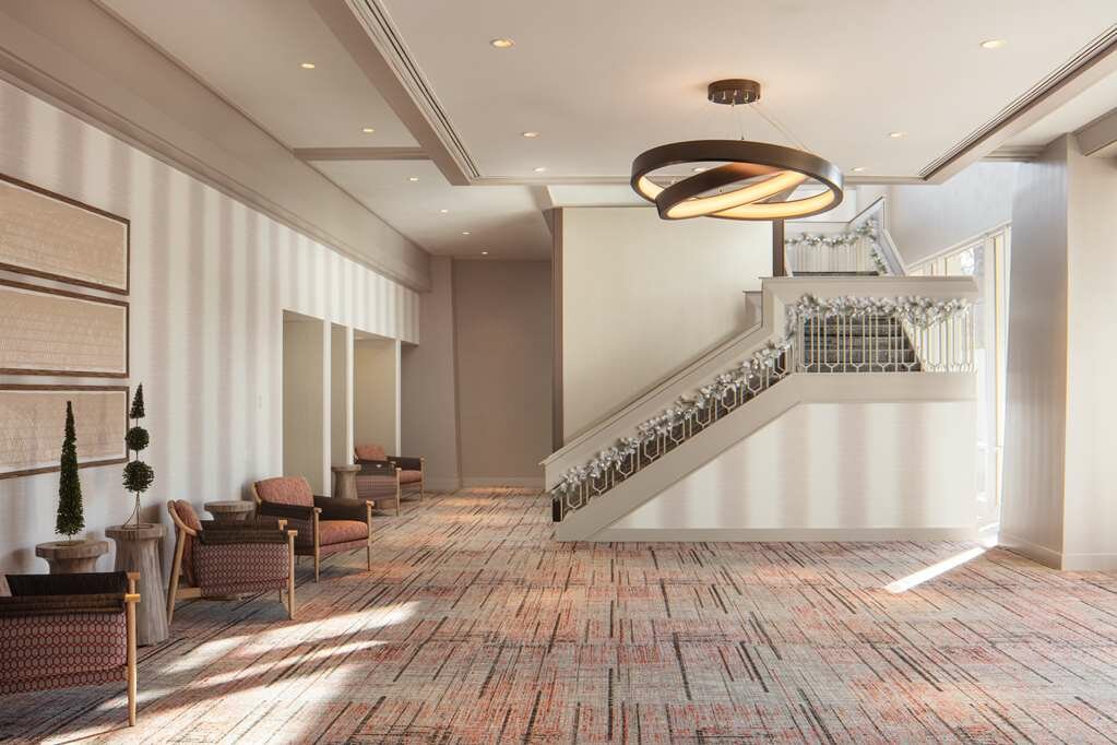 Фото Doubletree by Hilton Sacramento