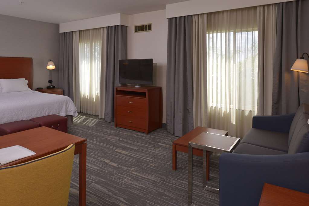 Фото Hampton Inn & Suites Bakersfield North-Airport