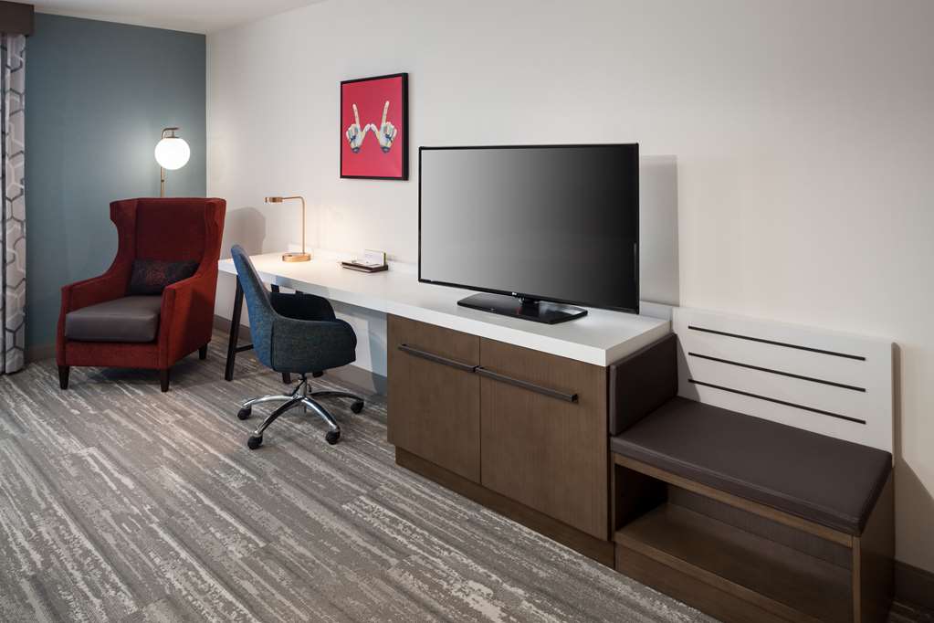 Фото Hilton Garden Inn Madison Downtown