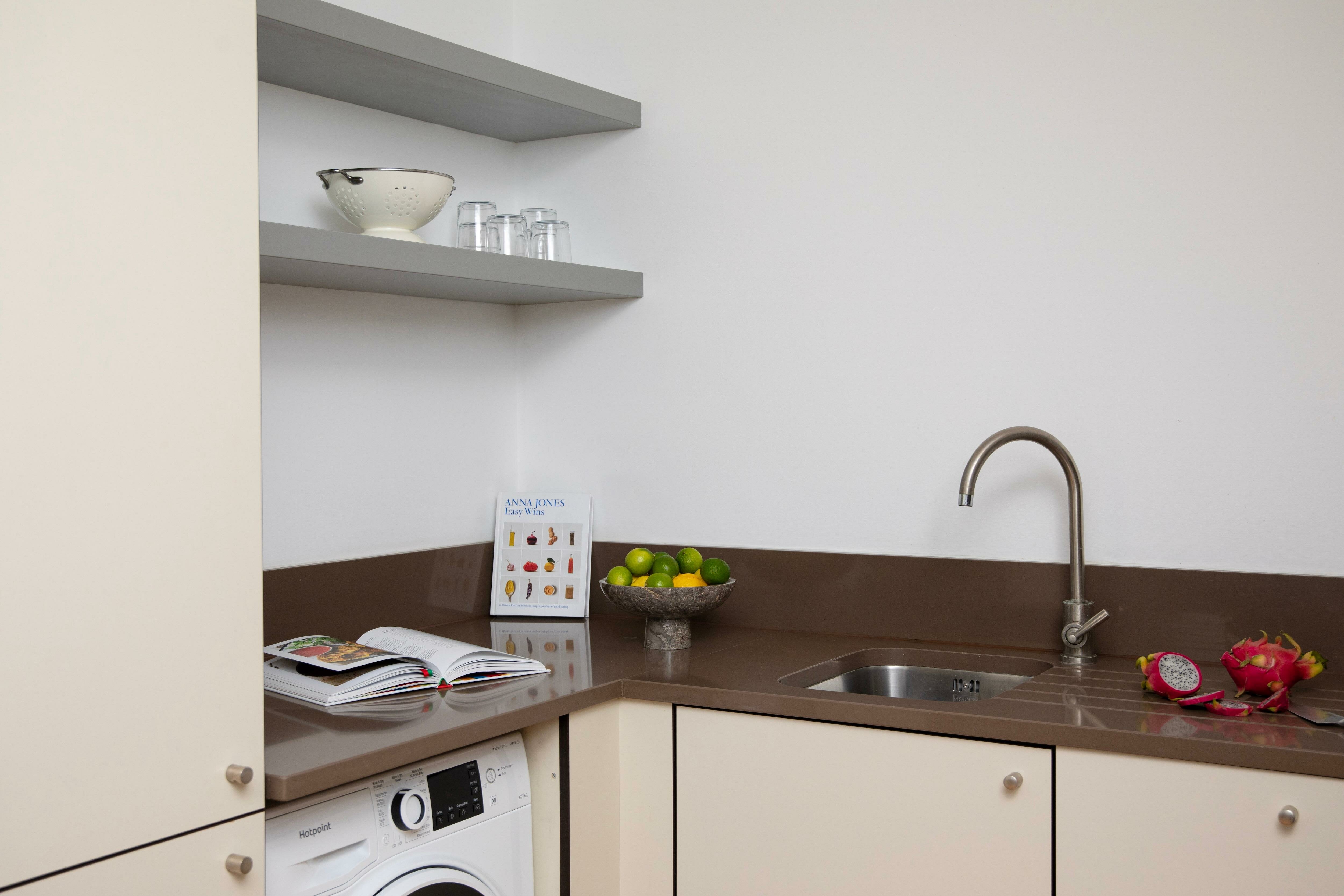 Фото Bob W Tower Hill Studios