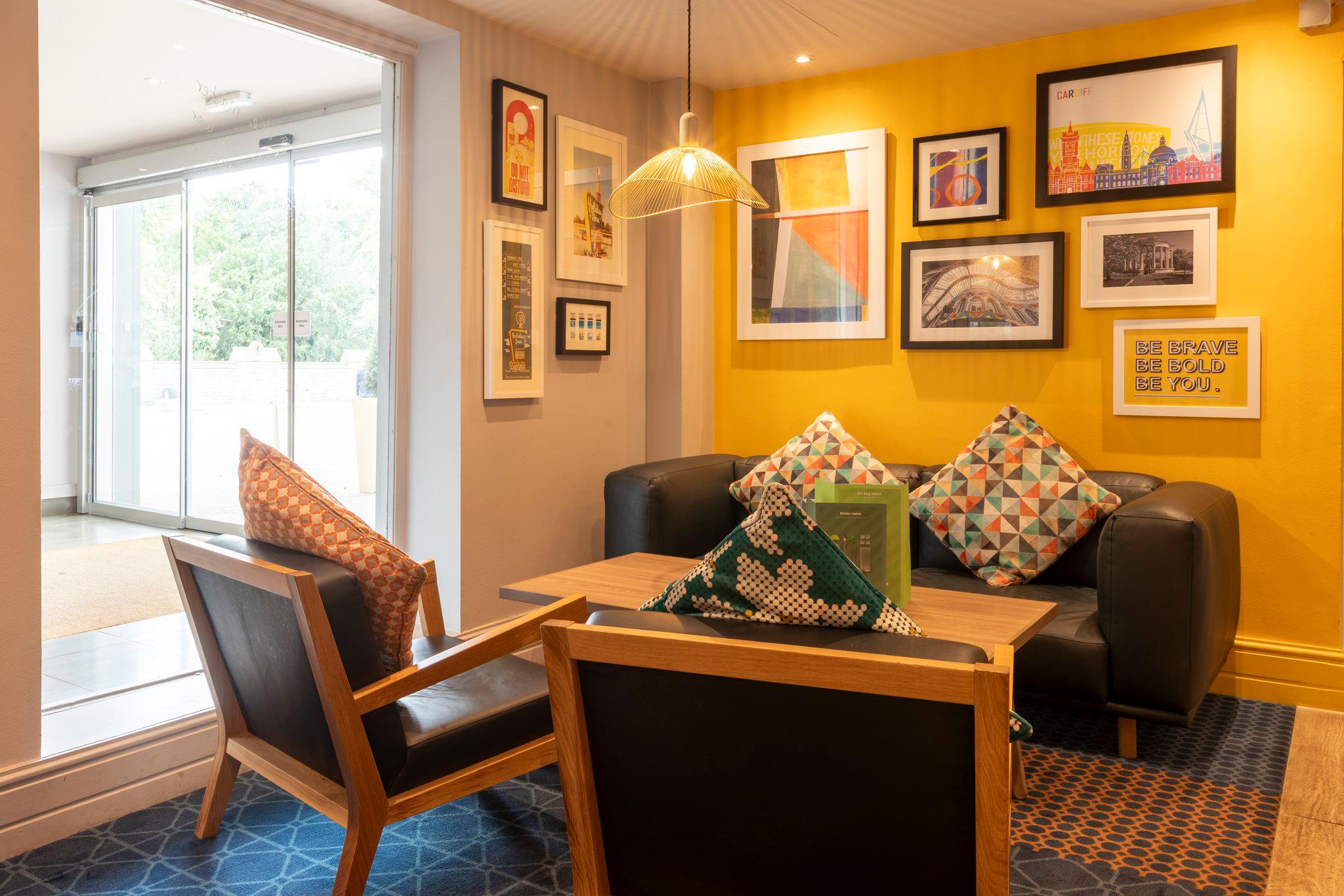 Фото Holiday Inn Cardiff City Centre