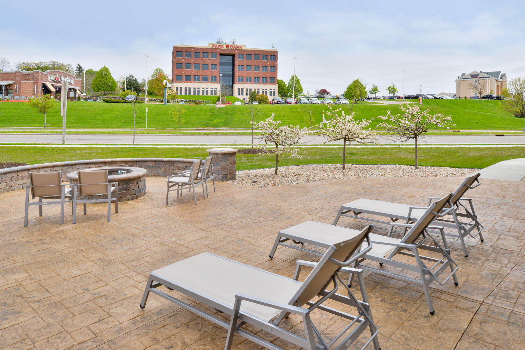 Фото Holiday Inn Express & Suites Madison, an Ihg Hotel
