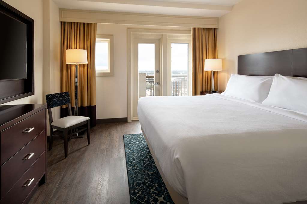 Фото Embassy Suites by Hilton New Orleans