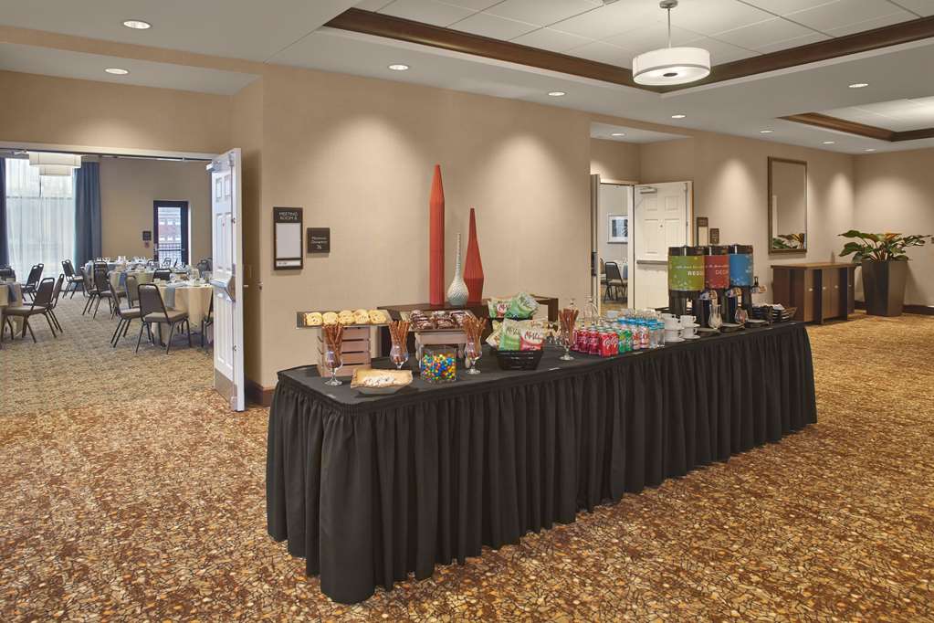 Фото Hilton Garden Inn Akron