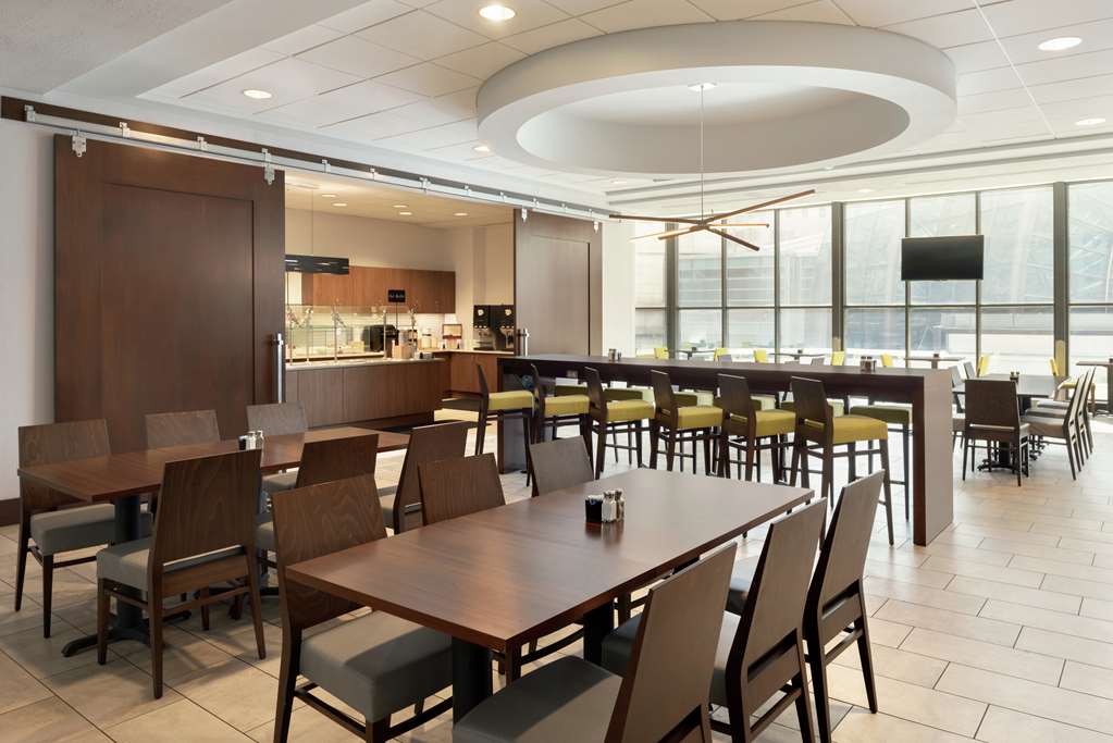 Фото Embassy Suites Indianapolis Downtown